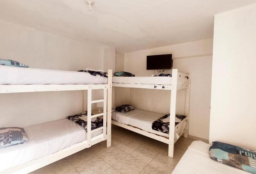 חדר משפחתי, El Candelabro De Paracas