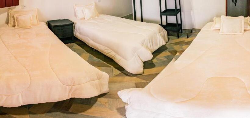 スタンダードトリプルルーム, Hostal Y Restaurante Lujans