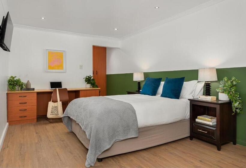 Номер Deluxe, Neighbourgood Ravenscraig