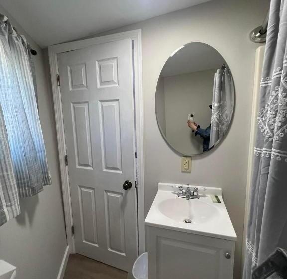 Четырехместный Номер Стандарт, Lincoln House Motel