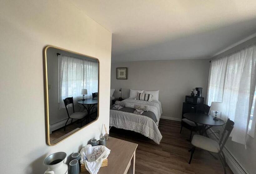 غرفة قياسية رباعية, Lincoln House Motel