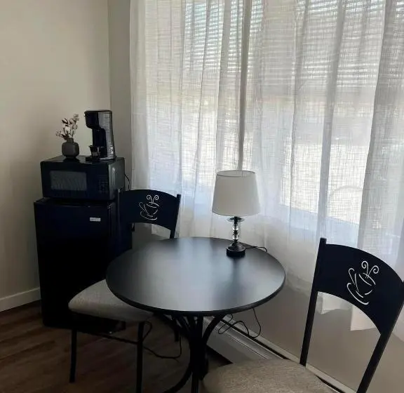 スタンダード4人部屋, Lincoln House Motel