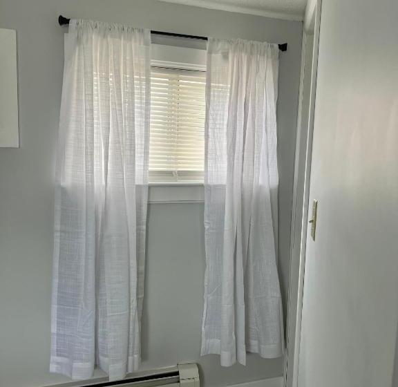 Номер Стандарт, Lincoln House Motel