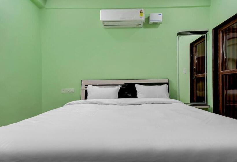 トリプルクラシックルーム, Oyo Hotel Laxmi Palace