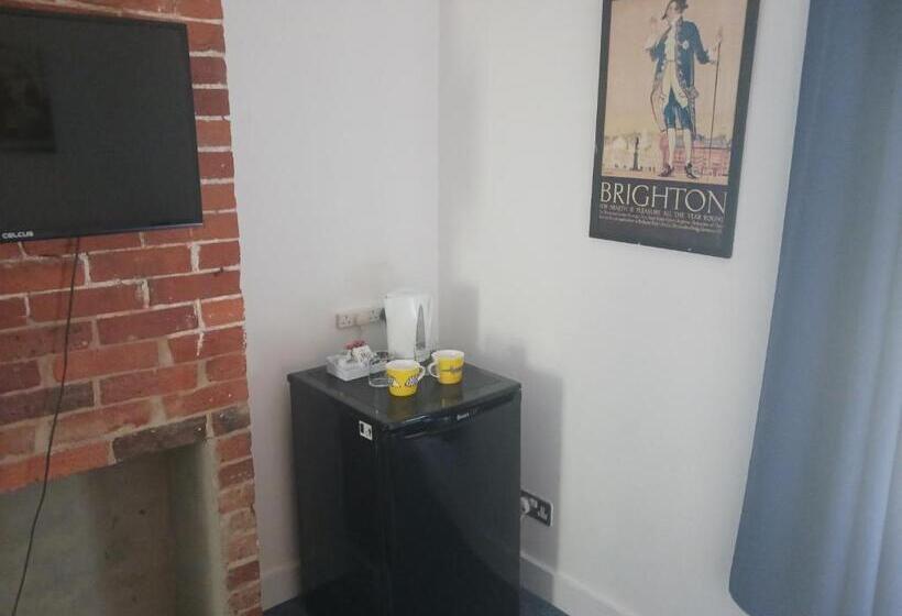 غرفة قياسية حمام مشترك, Number Three