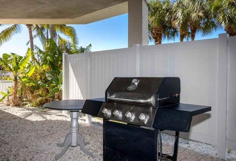 شقة غرفة واحدة مطلة على البحر, Elegant Waterfront Place For Two/boca Ciega Resort