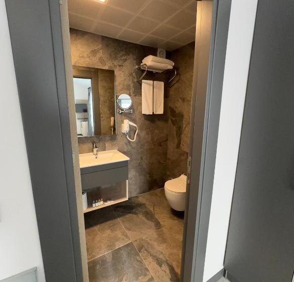 디럭스 룸, Irenic