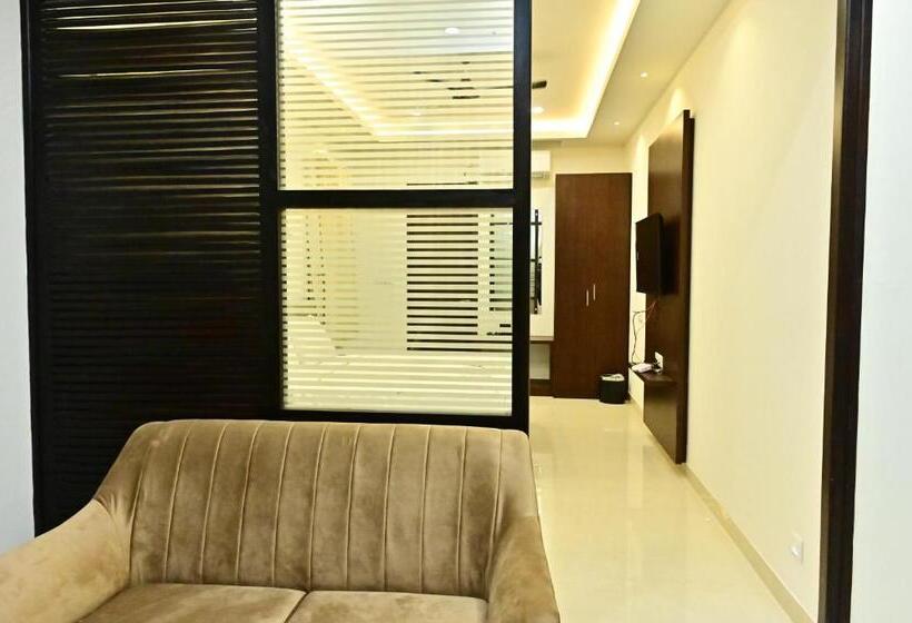 סוויטה נוף להרים, Downtown The Mallika Sapphire