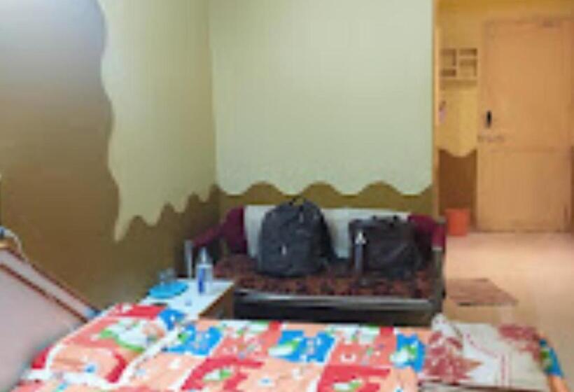 豪华房间, Rajdhani And Guest House Gujarat   Best Family Hotel In Halol Near Pavaghad And Halol Gidc