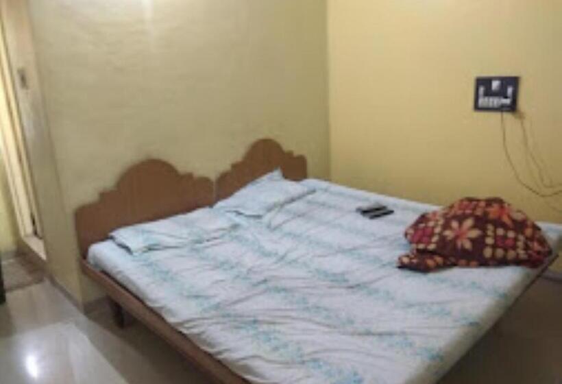 豪华房间, Rajdhani And Guest House Gujarat   Best Family Hotel In Halol Near Pavaghad And Halol Gidc