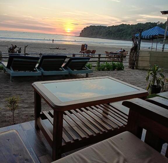 סוויטת דלוקס נוף לים, The Coast Beach Resort