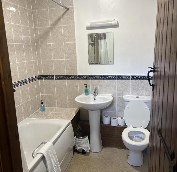 4인용 스탠다드 룸, The White Lion