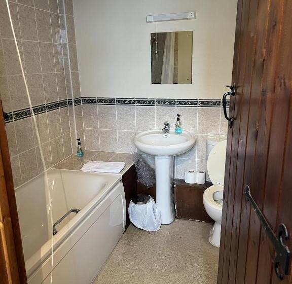 4인용 스탠다드 룸, The White Lion