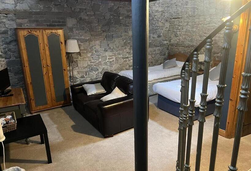 4인용 스탠다드 룸, The White Lion