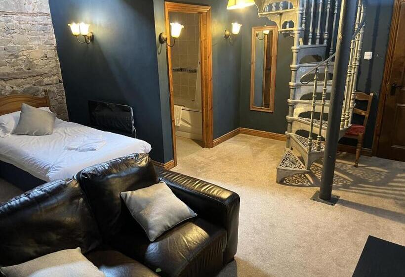 4인용 스탠다드 룸, The White Lion