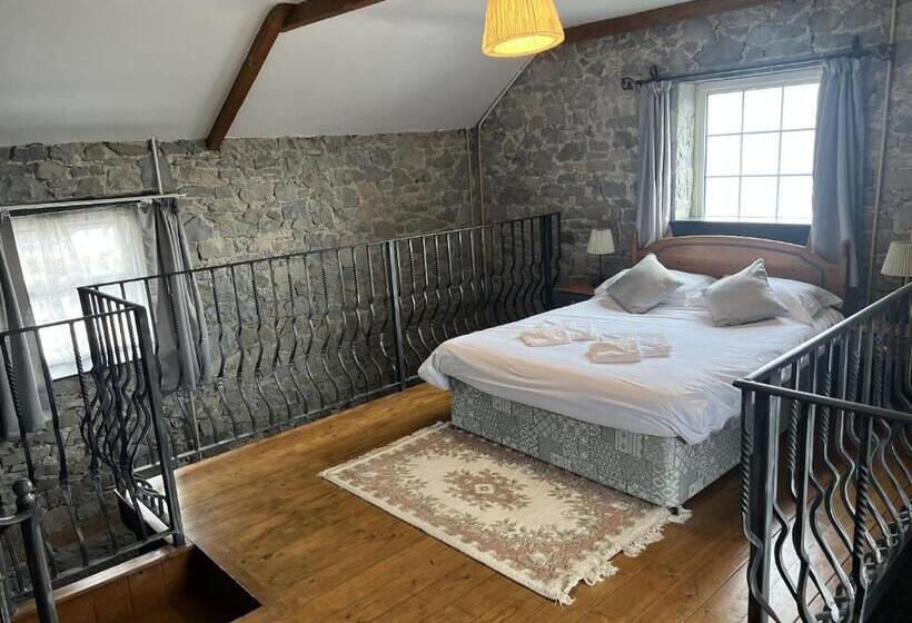 4인용 스탠다드 룸, The White Lion