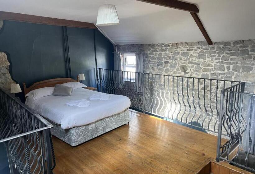 4인용 스탠다드 룸, The White Lion