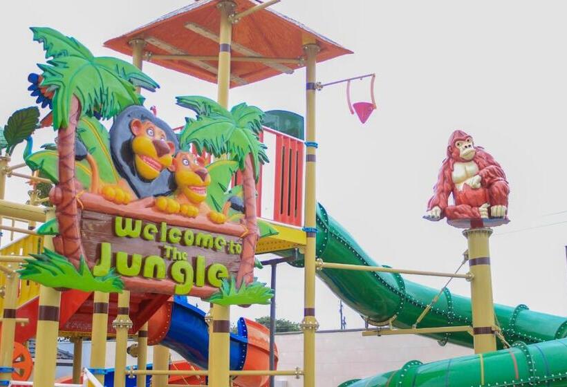 اتاق استاندارد سه تخته با چشمانداز استخر, Ivory Park Hotel Safari Waterworld