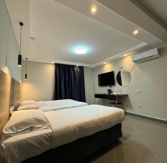 اتاق استاندارد سه تخته با چشمانداز استخر, Ivory Park Hotel Safari Waterworld