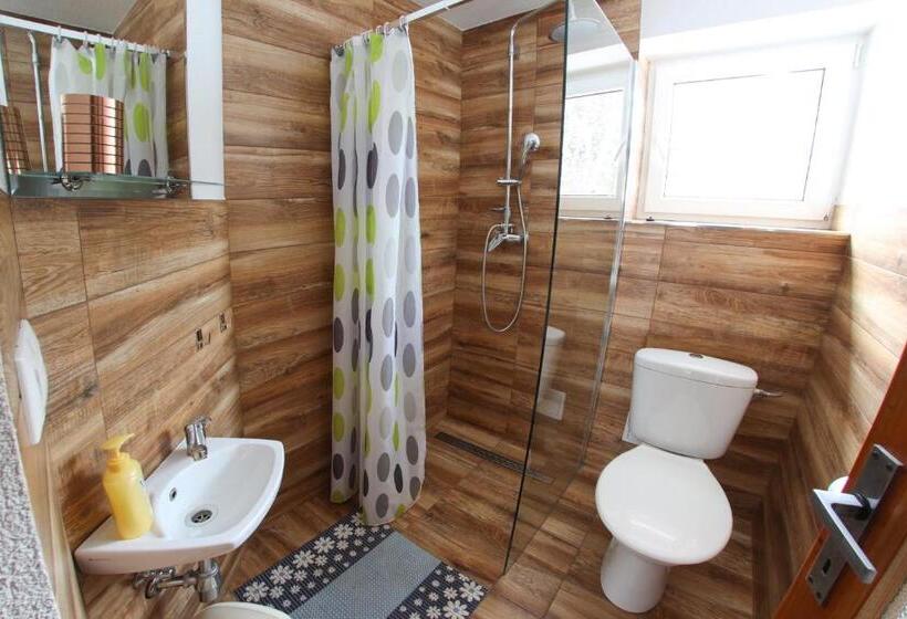 标准三人间, Penzión Hruboš