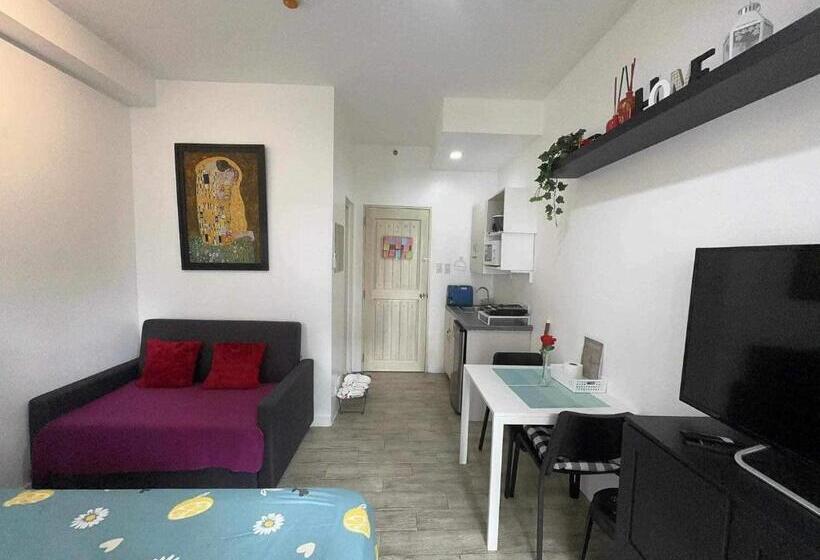 استودیو استاندارد با چشمانداز باغ, Vie La Bella