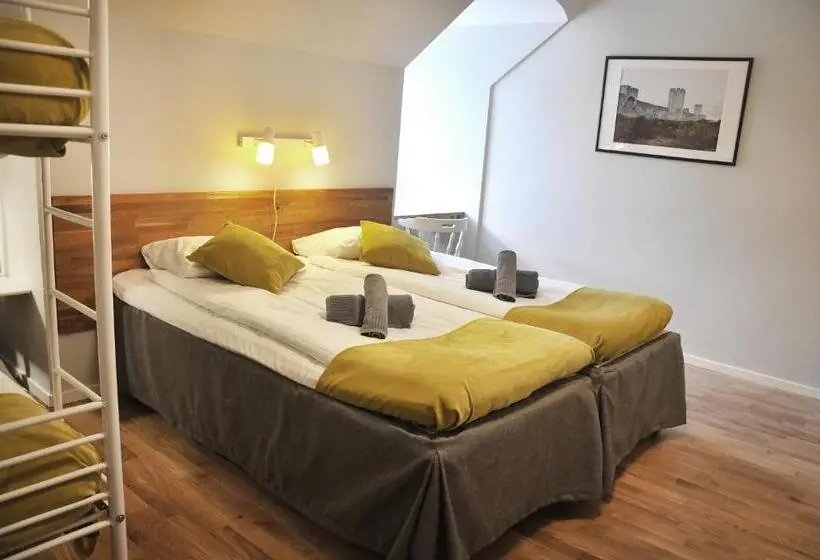 Perhehuone, Slite Badhotell