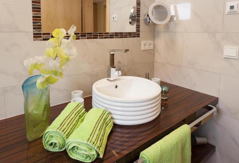 Апартаменты 2 Спальни, Appartement Zint