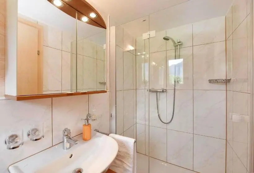 Huoneisto 3 Makuuhuonetta, Appartement Zint