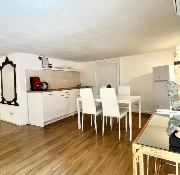 آپارتمان 1 خوابه, Beretti Home