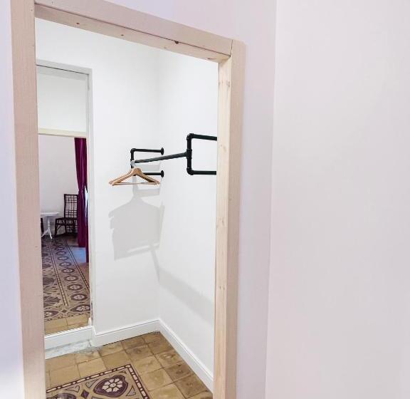 اتاق لوکس با تخت بزرگ, Beretti Home