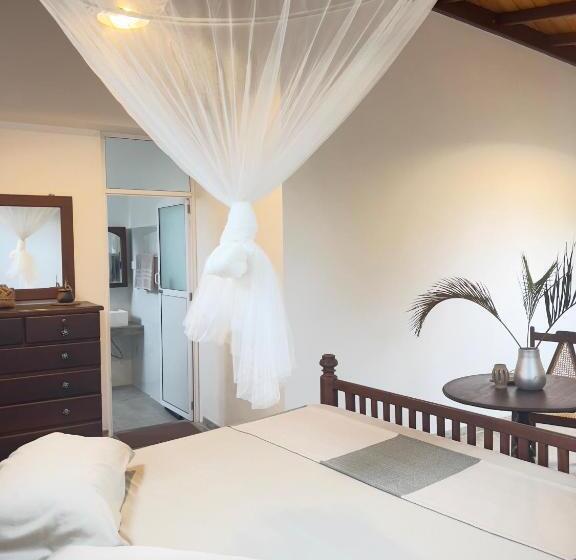 Номер Стандарт с Террасой, Galle Fancy Guesthouse, 5 Ac Bedrooms Villa