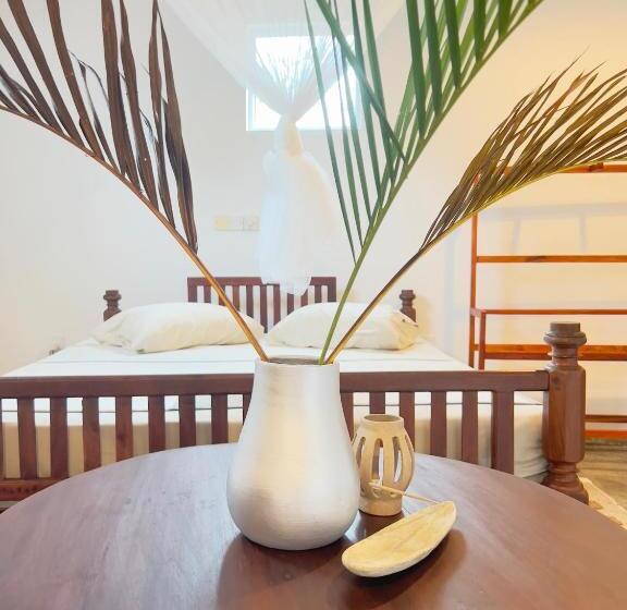 غرفة قياسية مزوَّدة بتراس, Galle Fancy Guesthouse, 5 Ac Bedrooms Villa