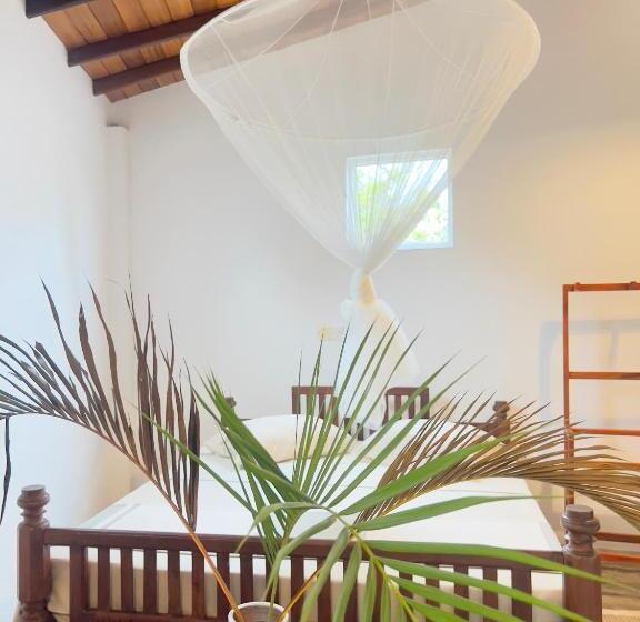 غرفة قياسية مزوَّدة بتراس, Galle Fancy Guesthouse, 5 Ac Bedrooms Villa