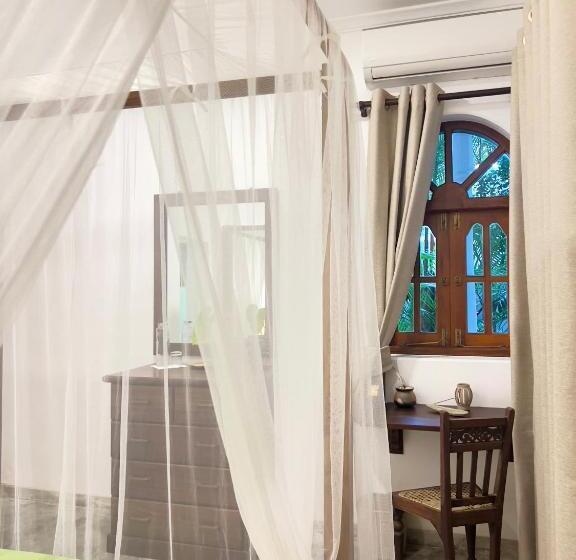 Номер Стандарт Вид на Сад, Galle Fancy Guesthouse, 5 Ac Bedrooms Villa