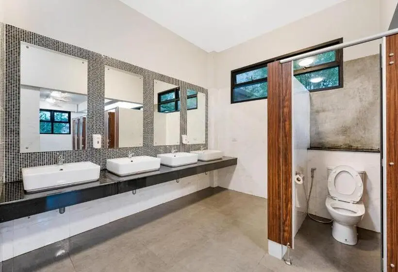 تختخواب در اتاق مشترک, Chill Inn Samui Hostel And Restaurant