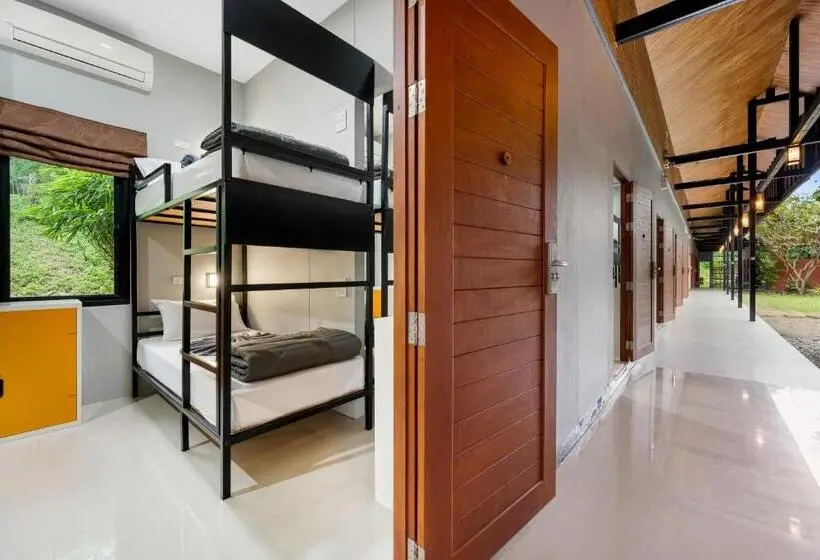 تختخواب در اتاق مشترک, Chill Inn Samui Hostel And Restaurant