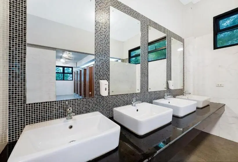 تختخواب در اتاق مشترک, Chill Inn Samui Hostel And Restaurant