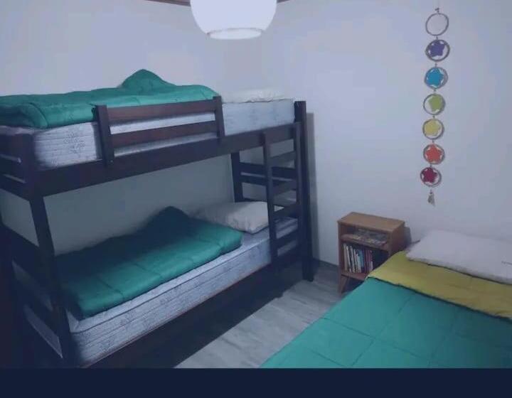 ルームシェアのワンベッド, Hostel Brilla