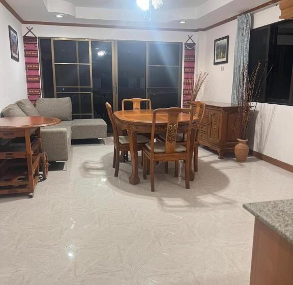 Люкс с Балконом, Aksarai