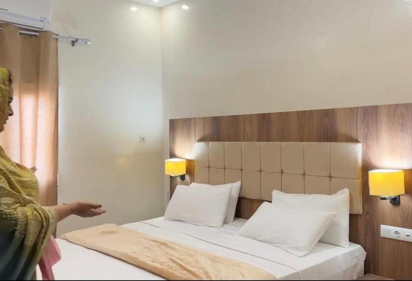 بانگلوی استاندارد با چشم‌انداز دریا, Capblancvillagetouristique