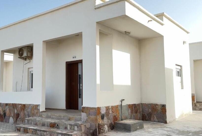 بنجلو قياسى مطل على البحر, Capblancvillagetouristique