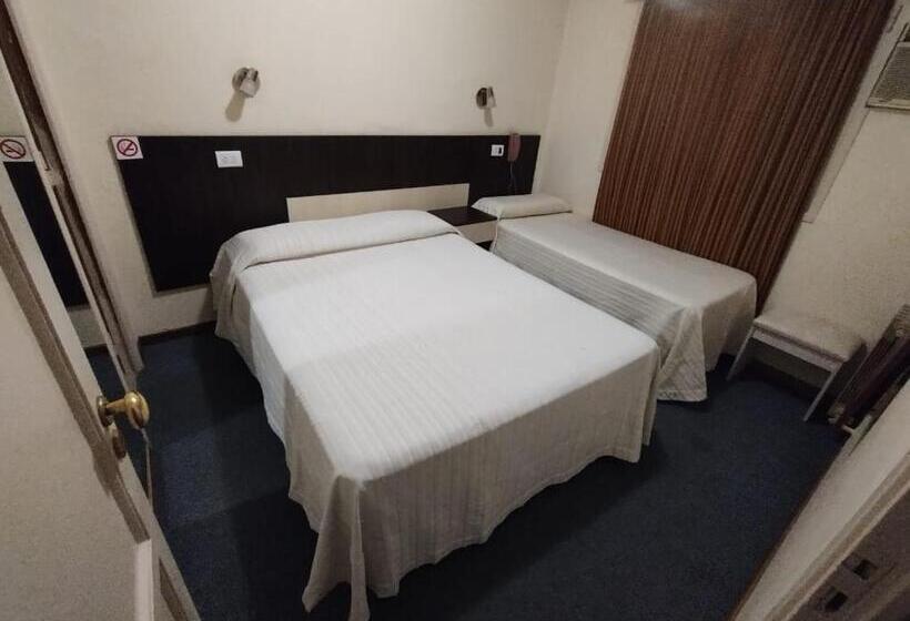 חדר סטנדרט לשלושה, Cristal