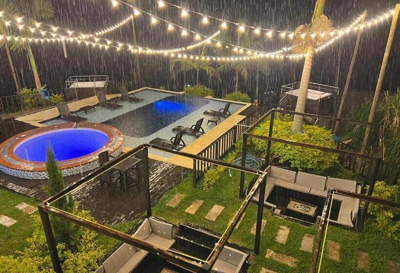 חדר משפחתי, Ecoluxe