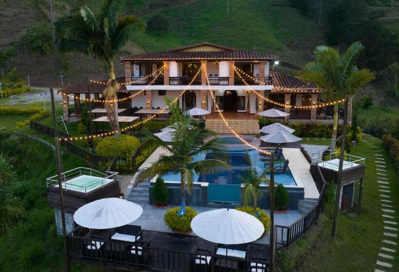 חדר משפחתי, Ecoluxe