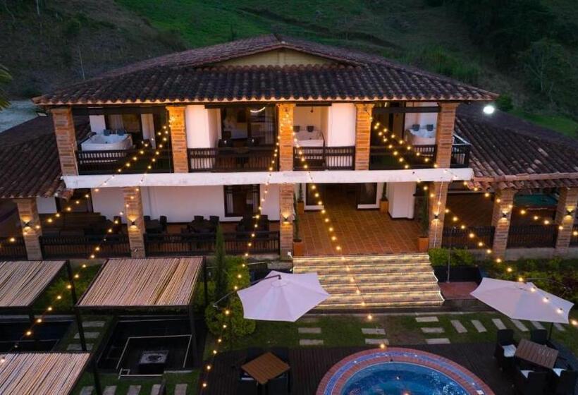 חדר משפחתי, Ecoluxe