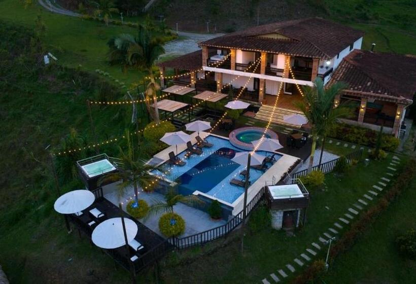 חדר משפחתי, Ecoluxe