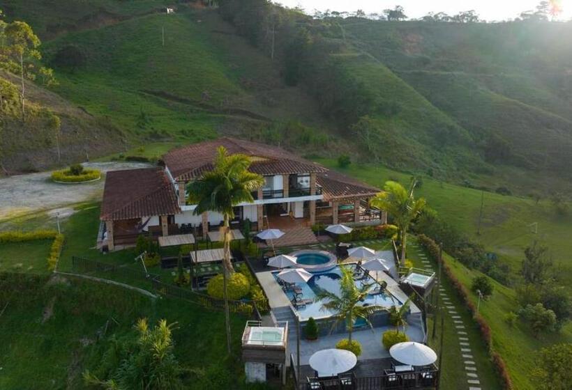 חדר משפחתי, Ecoluxe