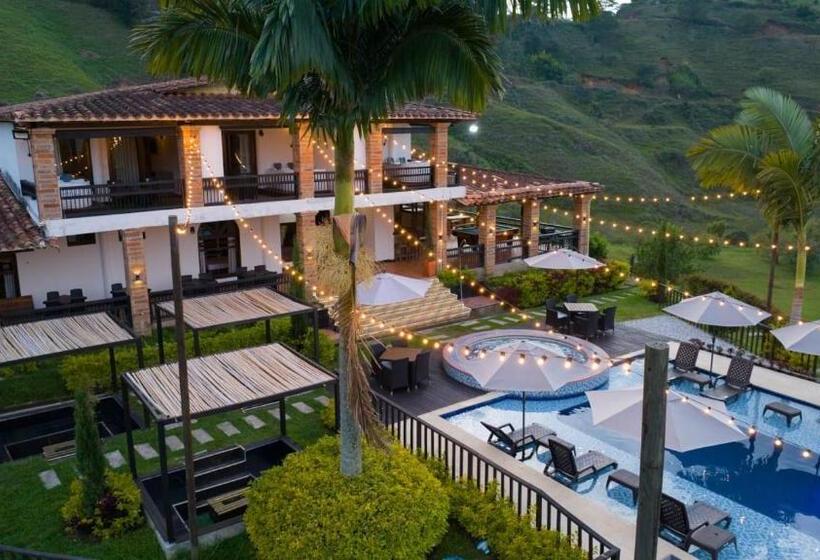 חדר משפחתי, Ecoluxe