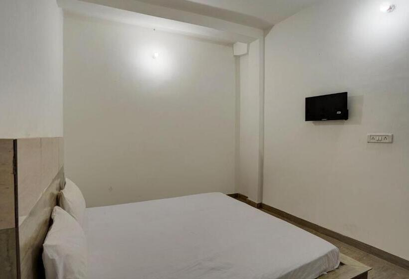 트리플 클래식 룸, Oyo Sky Line