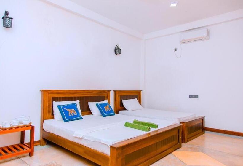 家庭间, Sakura Cherry Blossom Cabanas